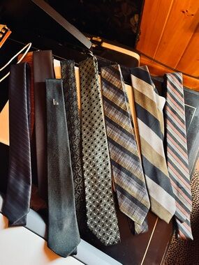Bundle of EIGHT (8) Fabulous 1960’s Vintage Men's Ties